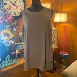 ANYBODY adorable Tank 🌺🌺